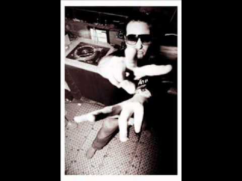 在 YouTube 上观看 Promo - Legends Unite (feat.Marc Acardipane and The Ultimate mc)
