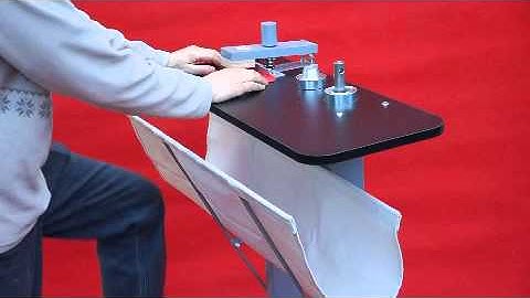 Curtain eyelet attaching machine