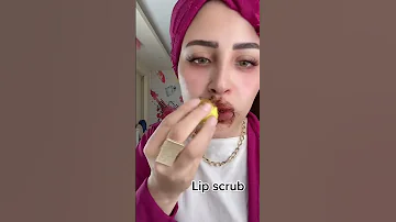 جربى مقشر الشفايف دا وشفايفك هتبقى ناعمه جدا 