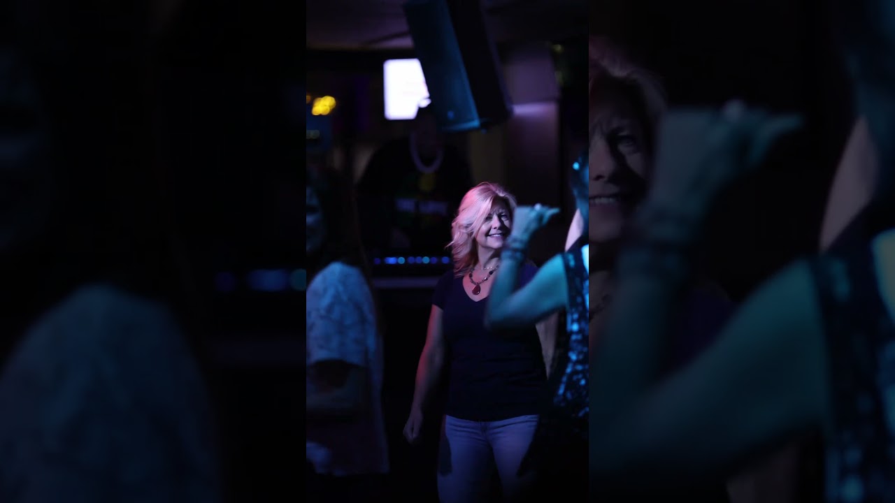 Smile Kelowna Blue Gator - Crowd anticipates