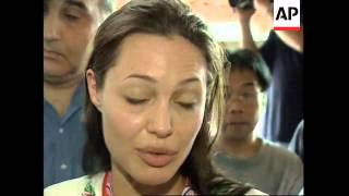 Hollywood actress visits refugee camp in Thailand