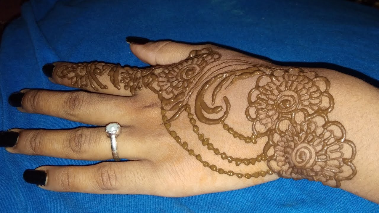Beautiful Round Circle Mehndi Design Easy And Simple Back Hand