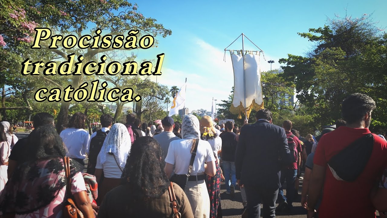 Diário de uma jovem senhora: procissão tradicional no Rio em honra a Cristo Rei ✨ com Dom Fellay 
