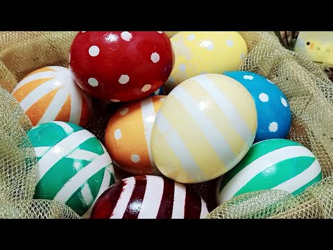 Video: How beautiful to paint eggs with beets for Easter