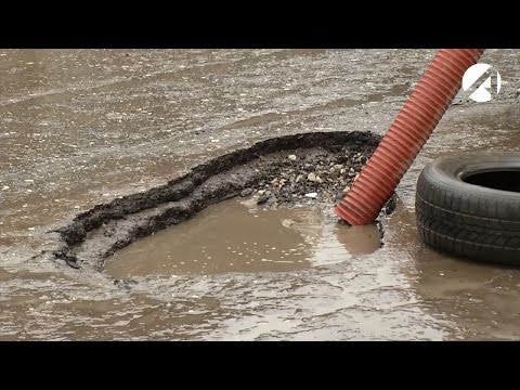 Яма на улице
