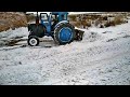 Чистим территорию от снега на тракторе т 40, оторвало крепление отвала