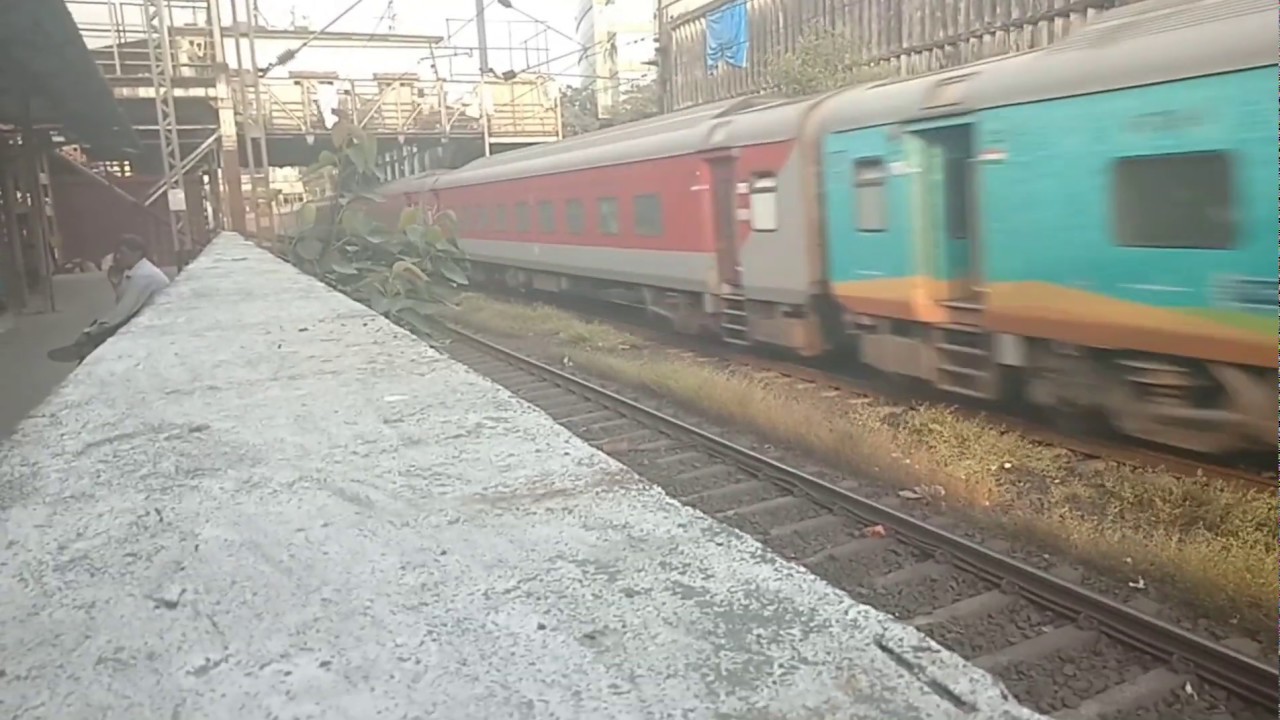 Premium Monday Evening at Mulund Station : 5 premium trains + 1 LHB Exp + DQ