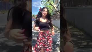 Siyah Taytlı Roman Kızı
