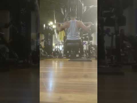 تمارين ظهر سحب بكرة 