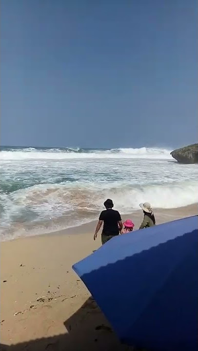 pantai indrayanti gunung kidul,ombak pasang sampai ke pinggir