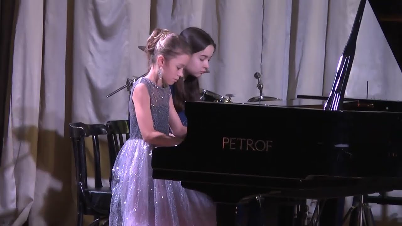 Г. Портнов  - «Галоп-мазурка» – исп. София Гришкова и  Ева Лемешевская