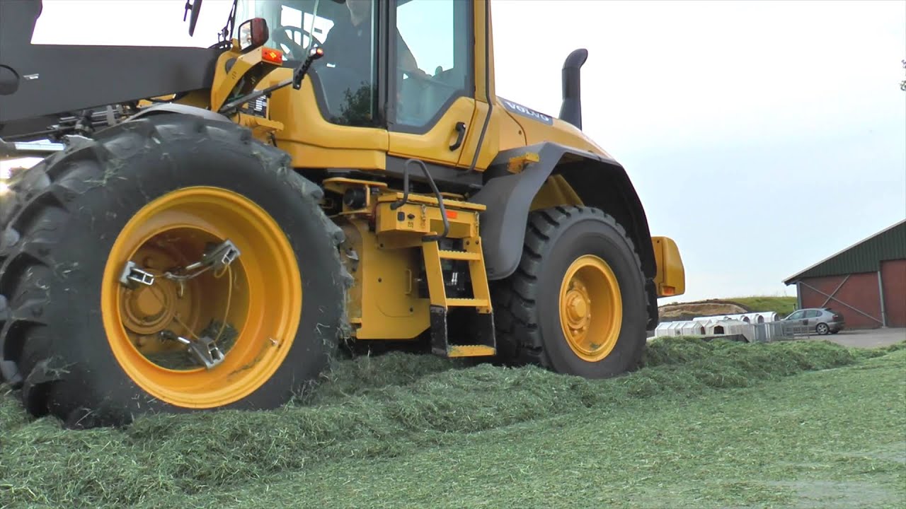 Grefelman Luttenberg aan het grashakselen