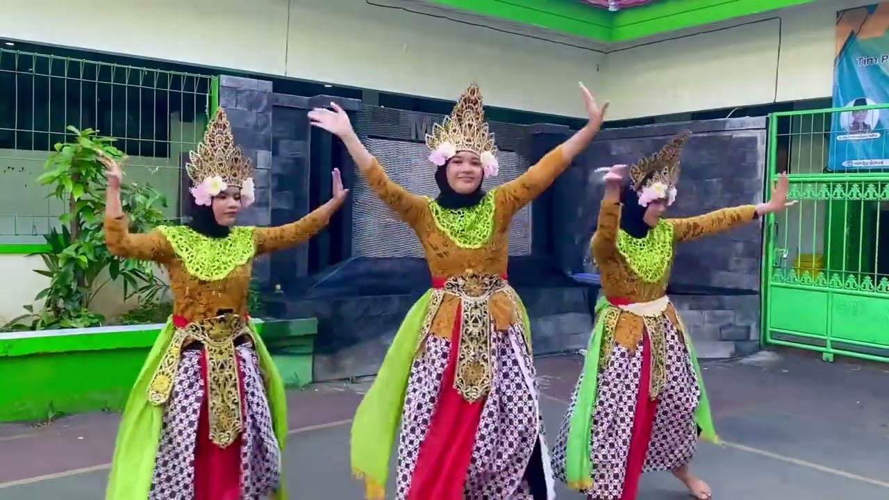 Tari Ondel-Ondel Kreasi Betawi MTs N 9 Jakarta Team 2