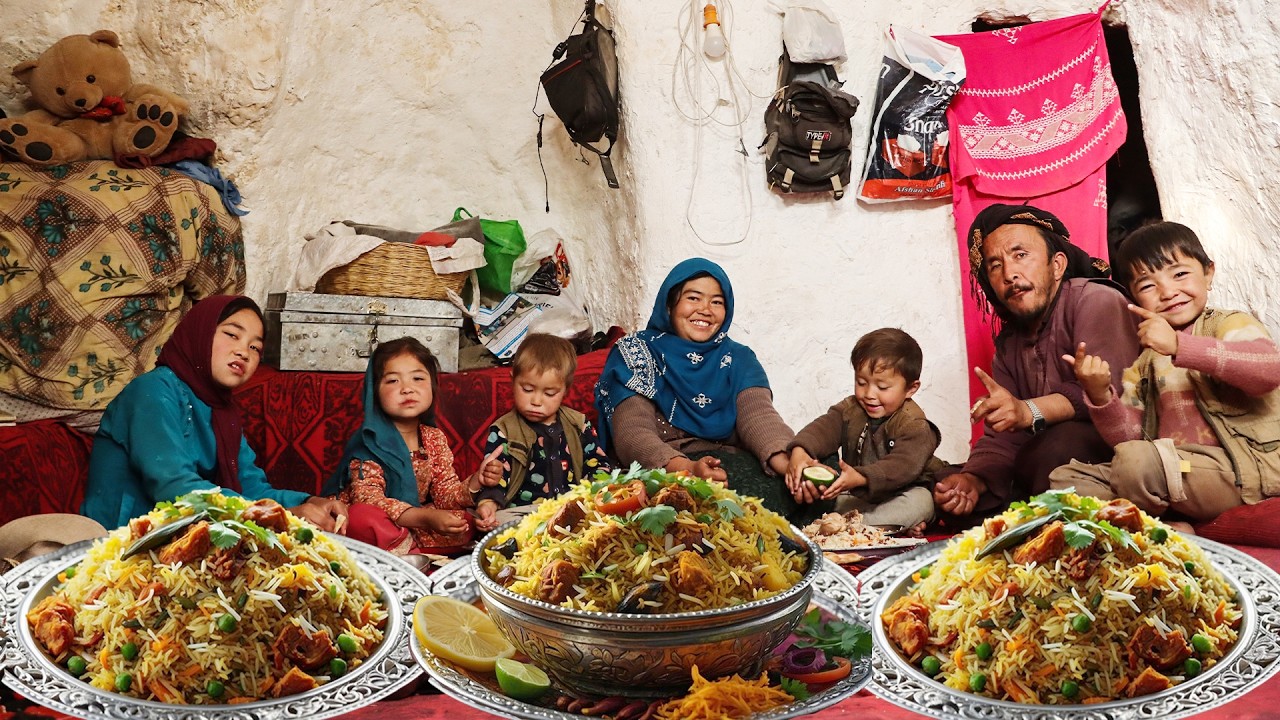 Семья близнецов в пещере | Мать и дочь готовят ароматный афганский кабили!