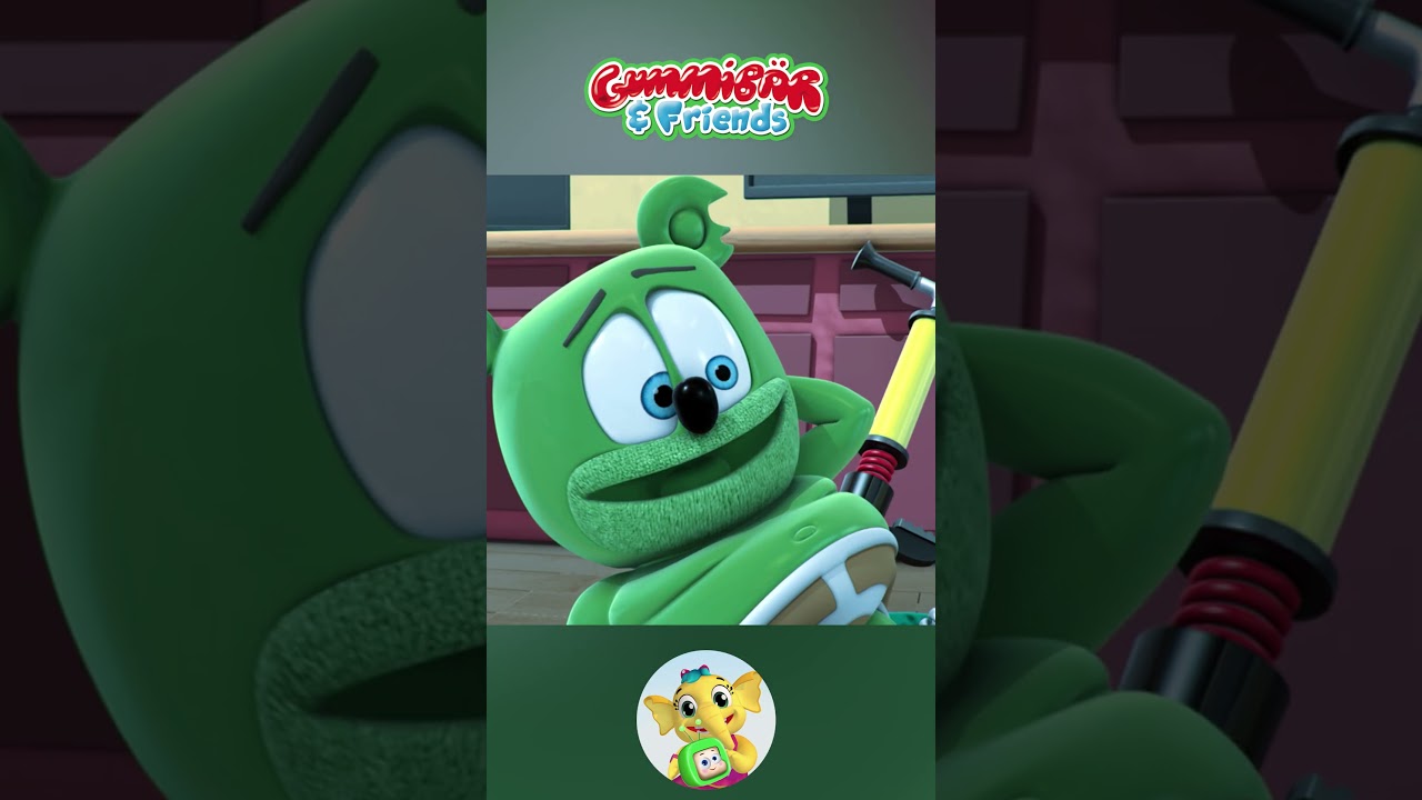 Gummy Jumped All the Way Up a Building! 🏢 #gummybear #trendingshorts #childrenmusic #kidssongs