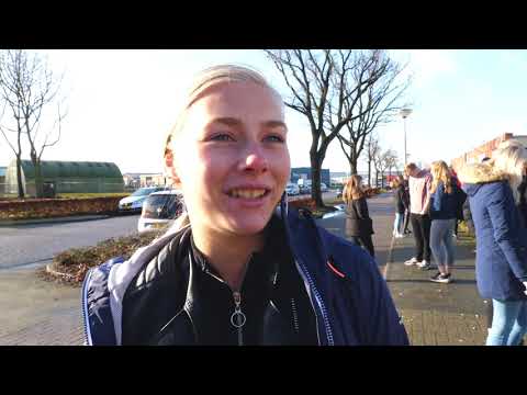 Studenten Taetowierte Debuetantin Masturbieren