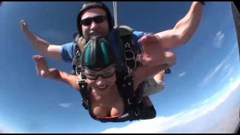 Erika Elmore SKYDIVES!!!