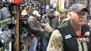 Hundreds pack Sportsman s Warehouse for Thursday s grand opening