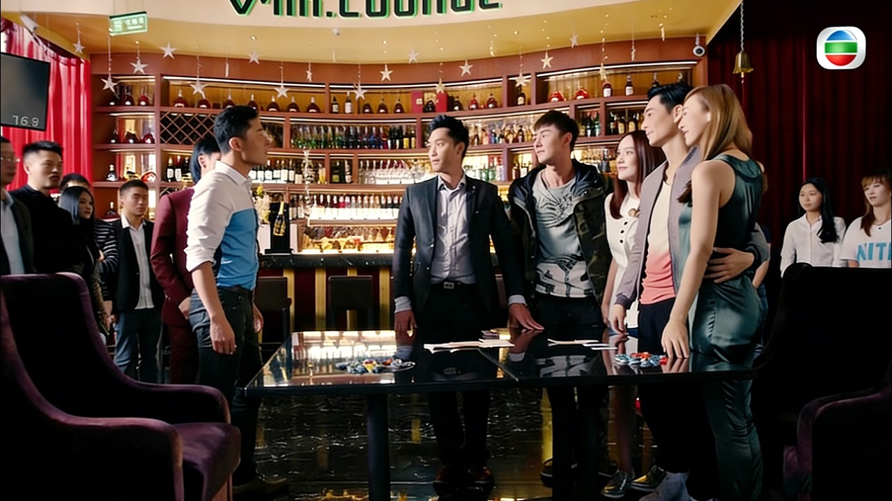 混混以為自己賭術高超，怎料施小東玩起心裡戰，讓混混輸的衣服都不剩。#賭城群英會#陳法蓉#謝賢#陳百祥#佘詩曼#馬國明#黃浩然