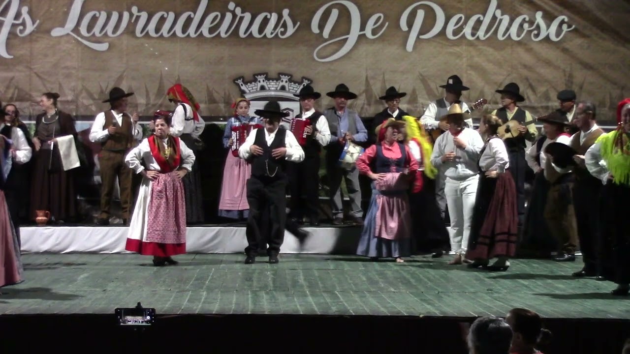 GRUPO FOLCLÓRICO DA ASSOCIAÇÃO CULTURAL E RECREATIVA Sr.ª DA APARECIDA -- LOUSADA