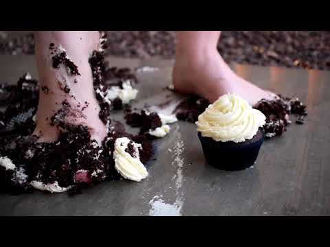 Foot Fetish, Feet Smashing Cake. Hello Rose gets her feet dirty smashing her sexy feet in cake.