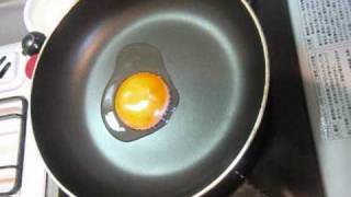 世界一おいしい目玉焼きの作り方 / How to cook fried egg / Como fazer ovo frito