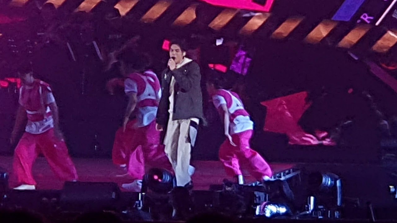 เปิดตัวไบร์ทวินและเพลง Sticker