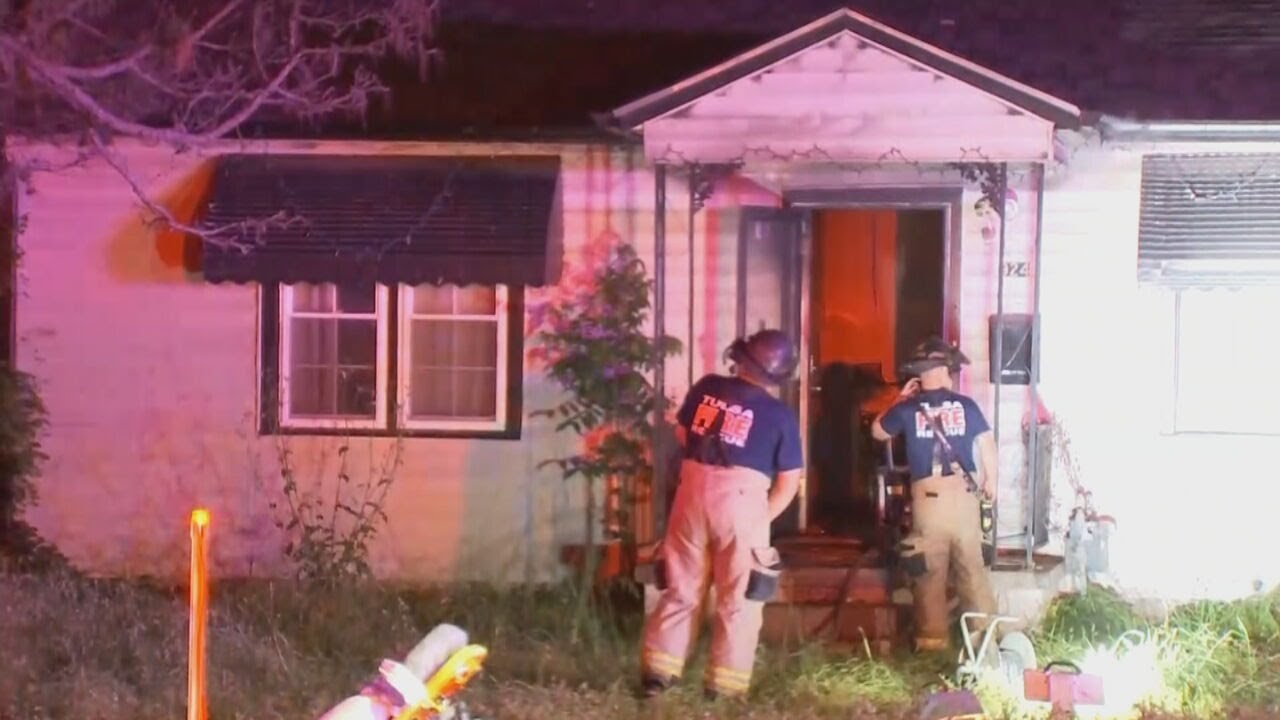 Firefighters Battle Overnight House Fire In Tulsa - YouTube