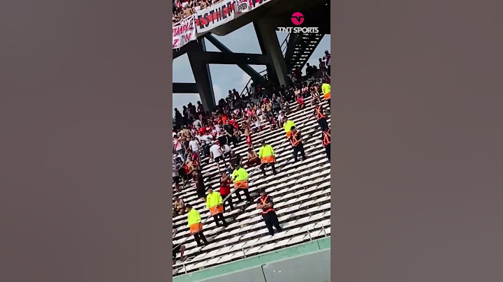 RENACIÓ EL FOLCLORE 😅 Cargadas cruzadas entre hinchas de Boca y River, de una tribuna a la otra.