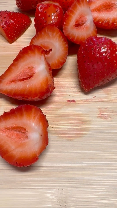 Slicing Strawberries #youtubeshorts #shortsvideo