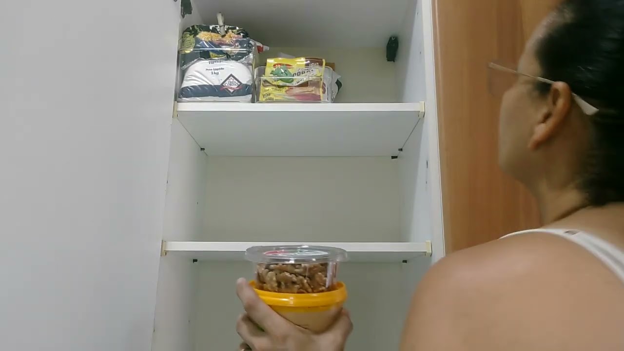 Arrumando a dispensa com organizadores da Ou.