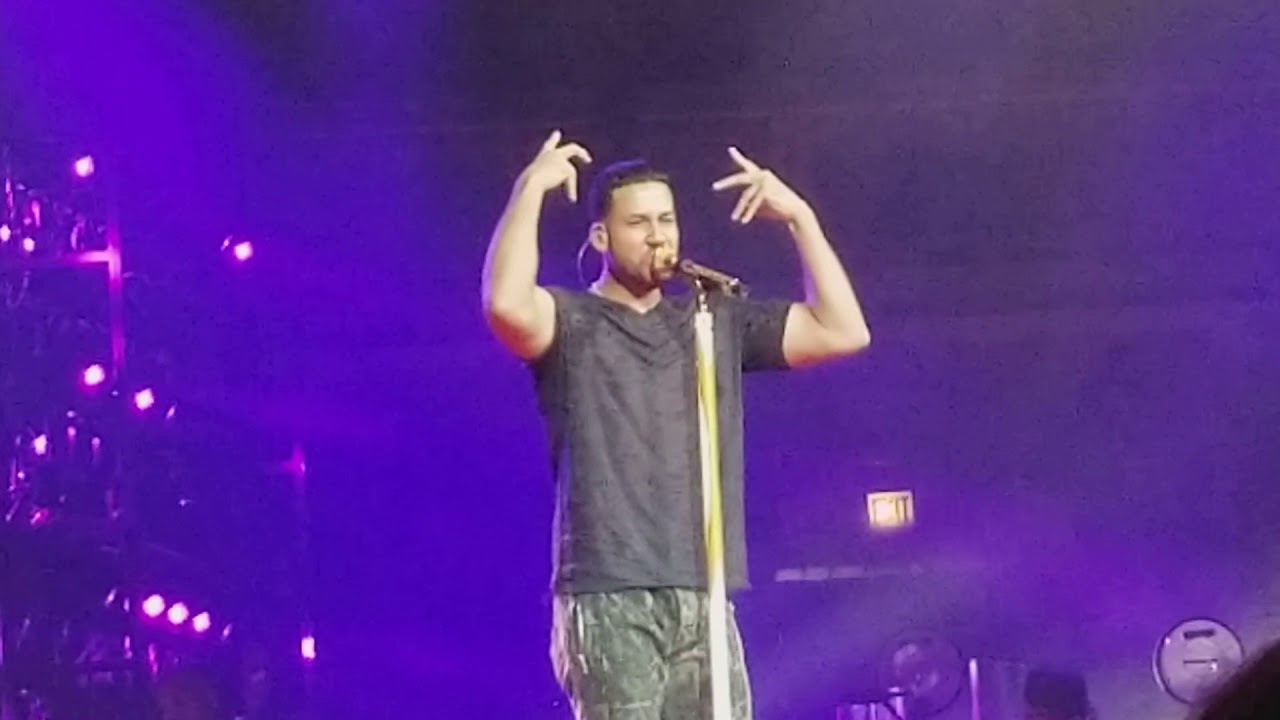 ROMEO SANTOS IN CHICAGO SINGING SOBERBIO YouTube