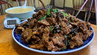 【大食い】ガチおススメ‼️肩ロースのオリーブオイル炒めという神美味なメニューを大量のご飯の上に乗せてもらいました‼️【マックス鈴木】