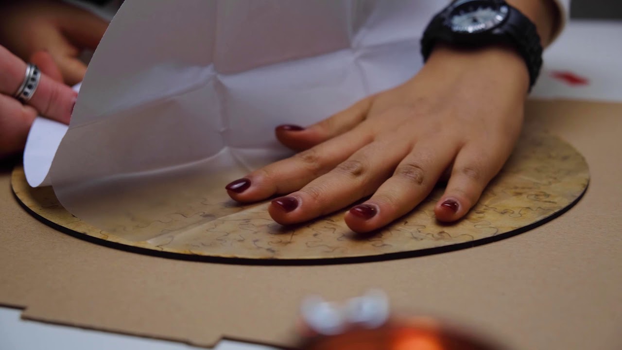 Let's put a sticky tape on jigsaw puzzles together!