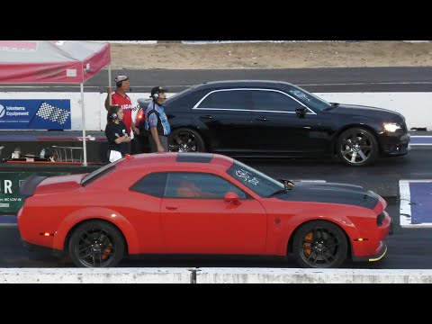 Hellcat vs Chrysler SRT - drag racing