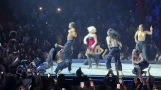 Madonna - Celebration Tour - Hung Up - April 7, 2024. Kaseya Center, Miami, FL. Resimi
