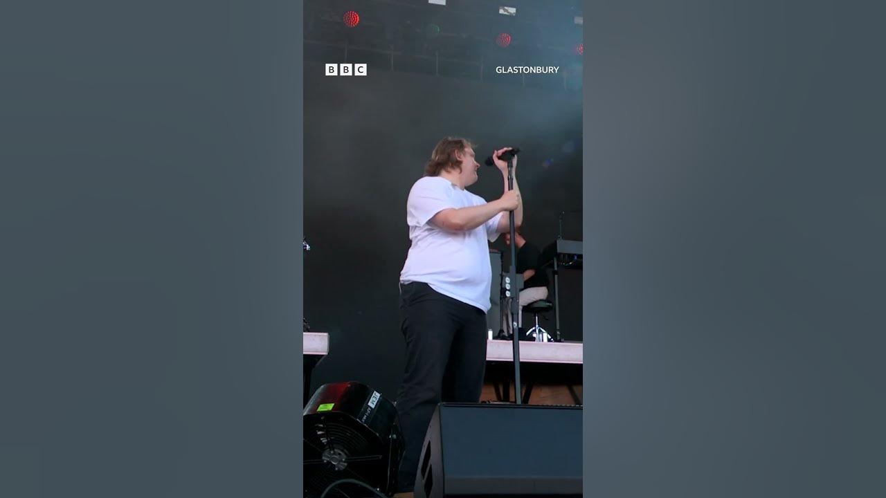 Lewis Capaldi getting everyone's hopes up on the Pyramid Stage π
#Glastonbury #iPlayer #OurBBC Lewis Capaldi getting everyone's hopes up on the Pyramid Stage π
#Glastonbury #iPlayer #OurBBC