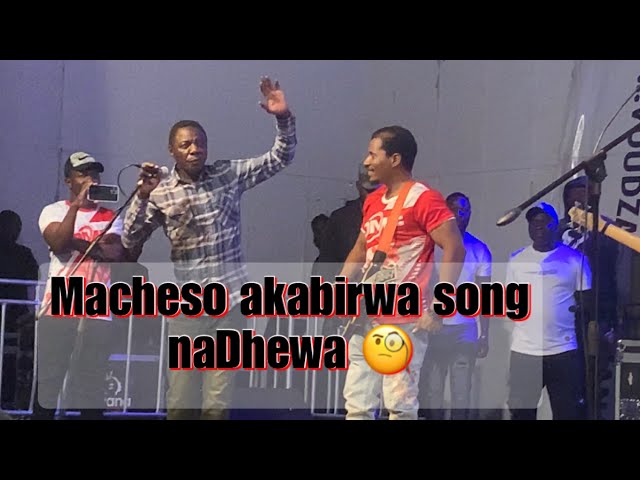 Alick Macheso acheudza Peter Moyo kuti Dhewa akaba song yangu pastage Home Coming Aquatic Complex class=