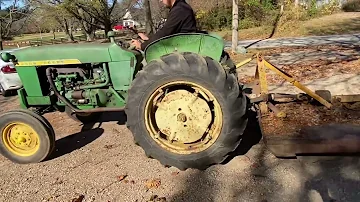 Kolik váží traktor John Deere 1010?