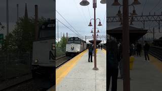 NJ Transit F40PH Leads Train 1003
