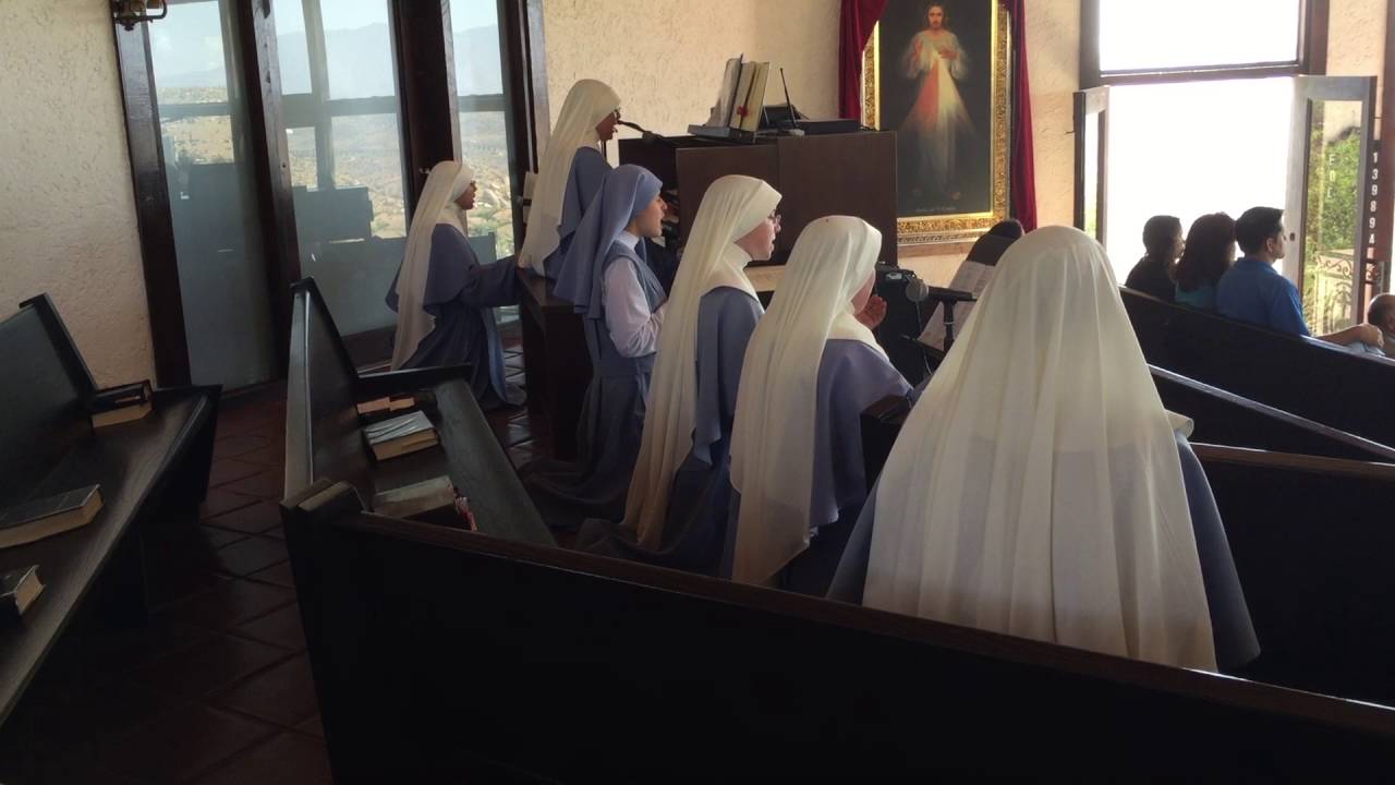 Trinitarias de Maria - " A ti cantamos Cristo Rey" - YouTube