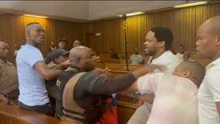 Senzo Meyiwa Trial: Kusuke impi eNkantolo abasolwa betholana phezulu with wardens (ojele)