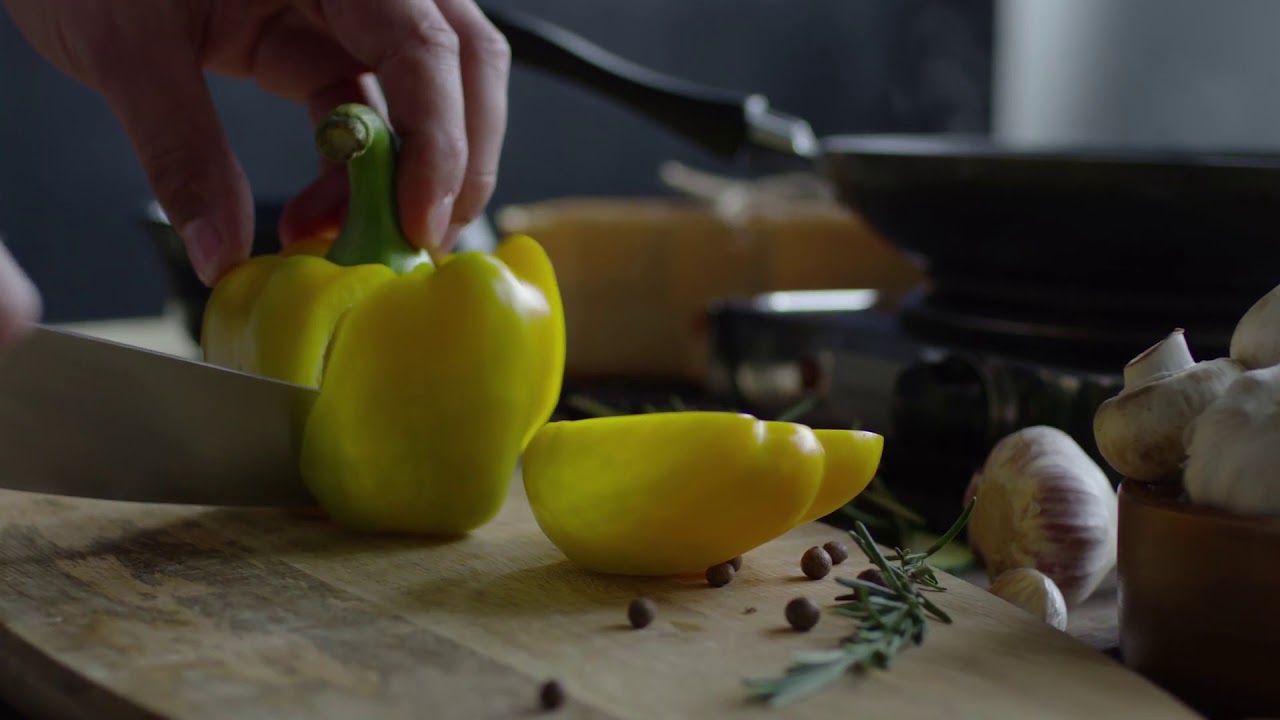 HOW TO PERFECTLY CUT A BELL PEPPER - YouTube
