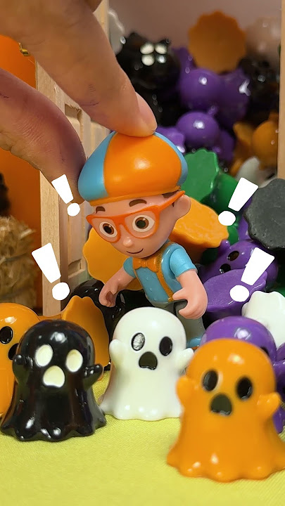 Halloween Colours and Shapes | 📖Blippi📖 Moonbug Kids📖 Learning Corner
