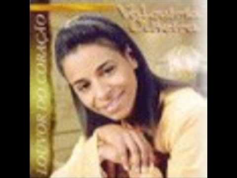 Valquiria Oliveira - Sapato de Fogo