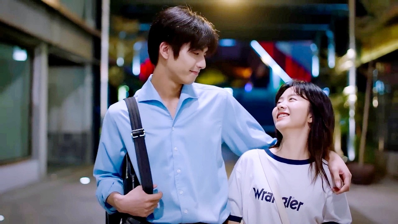 Brother and sister share a sweet kiss under the wish tree. Passersby can’t help but gush!