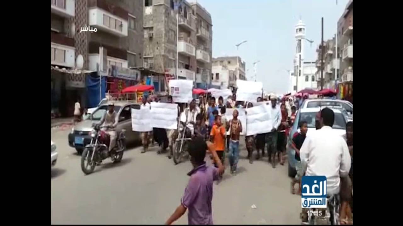 دخول العنصر النسائي في مظاهرات زنجبار المطالبة برحيل المحافظ