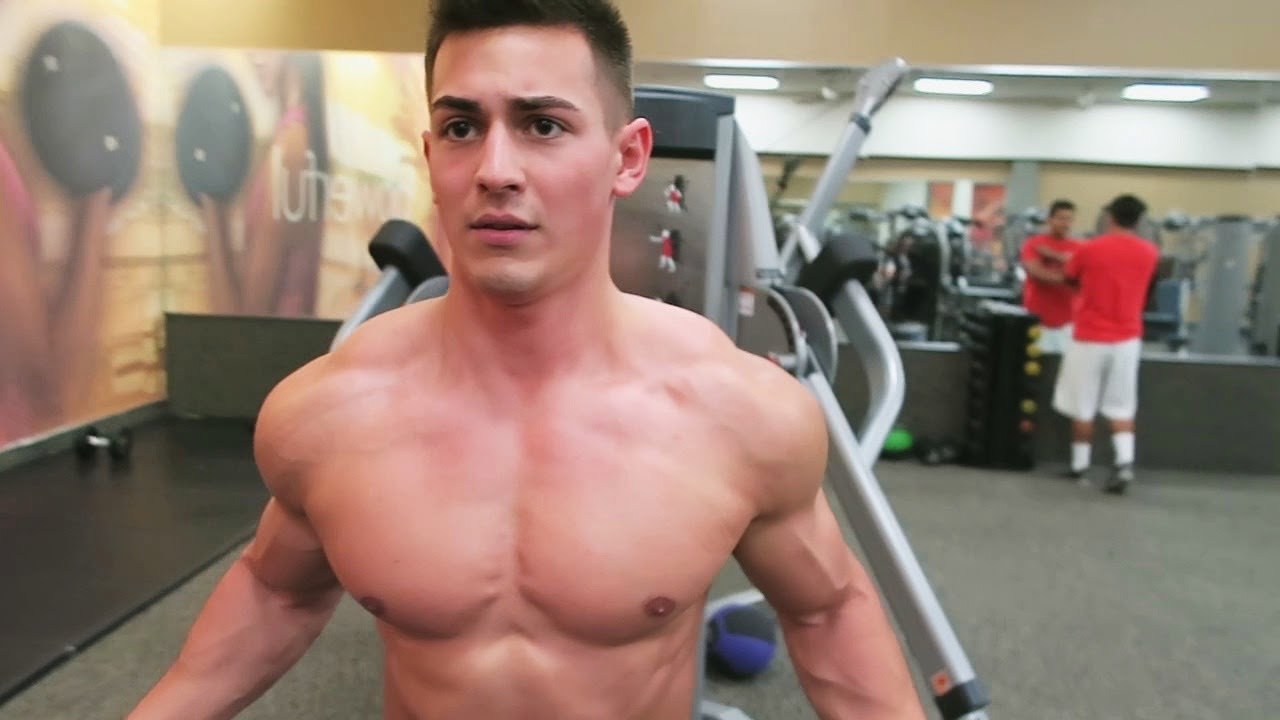 HOW TO GET A MASSIVE CHEST!