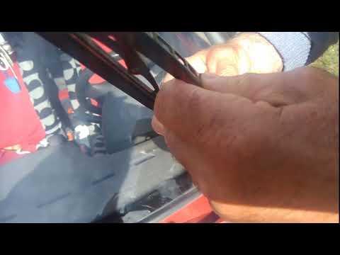 Video: Kako zamenjate metlice brisalcev na Chevy Impali iz leta 2005?