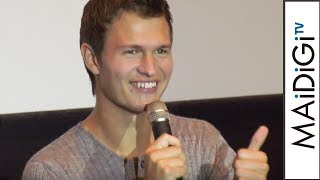 「ベイビー・ドライバー」主演のアンセル・エルゴート来日！初日あいさつに登場　映画「ベイビー・ドライバー」初日舞台あいさつ1